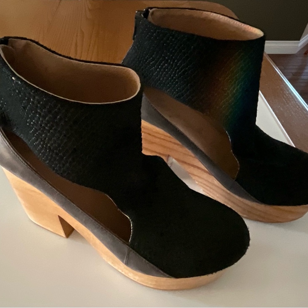 Free People
Black Textured Women's Platform Boots